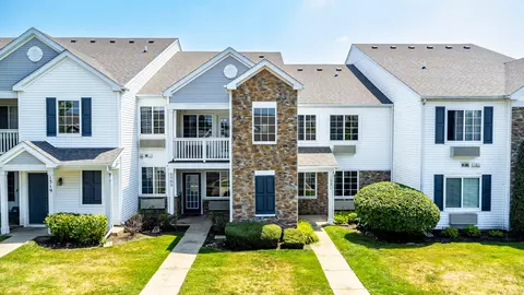 1521 Silverstone Dr #3, Carpentersville, IL 60110