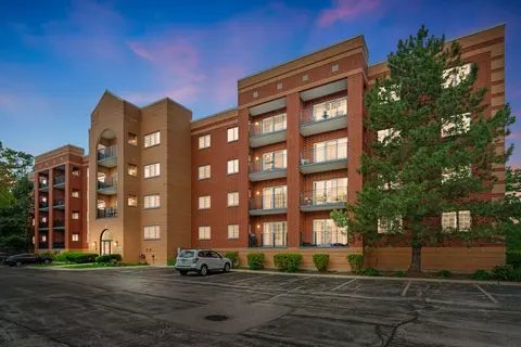 55 S Hale St #403, Palatine, IL 60067