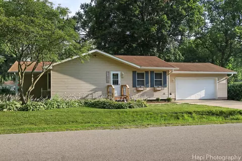 7101 Hiawatha Dr, Wonder Lake, IL 60097