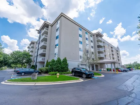 2020 Saint Regis Dr #501, Lombard, IL 60148