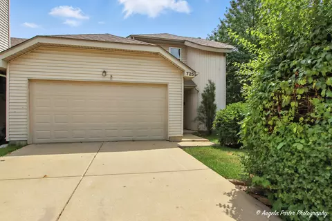 725 Hill Ave, Elgin, IL 60120