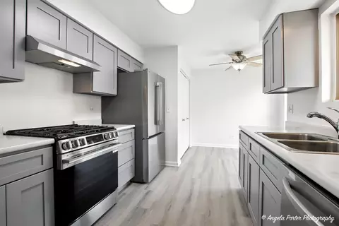 725 Hill Ave, Elgin, IL 60120 photo 3
