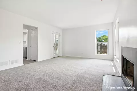 725 Hill Ave, Elgin, IL 60120 photo 9