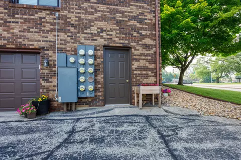 Exterior - 601 N Main St #7S, Normal, IL 61761 photo 4 of 4