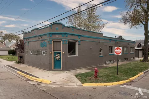 6928 Pershing Rd, Berwyn, IL 60402
