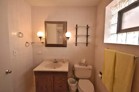 Bath - 1541 N Lee Blvd, Berkeley, IL 60163 photo 3 of 3