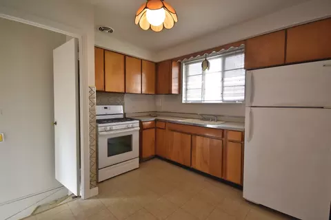 Kitchen - 1541 N Lee Blvd, Berkeley, IL 60163 photo 2 of 4