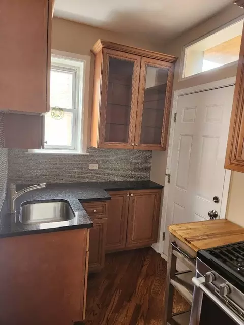 Kitchen - 5201 S Blackstone Ave #3E, Chicago, IL 60615 photo 3 of 3