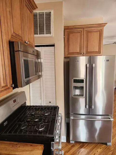 Kitchen - 5201 S Blackstone Ave #3E, Chicago, IL 60615 photo 2 of 3