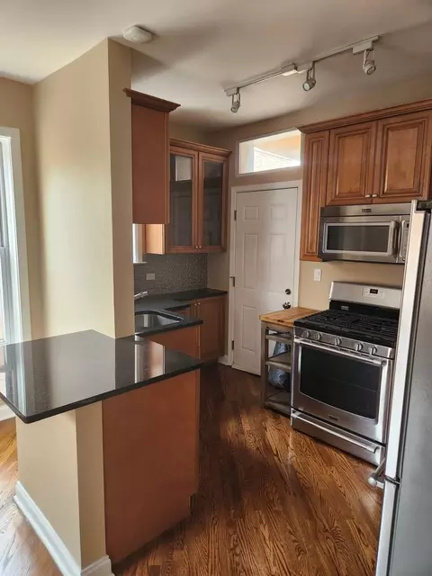 Kitchen - 5201 S Blackstone Ave #3E, Chicago, IL 60615 photo 1 of 3