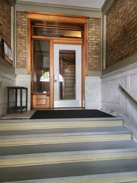 Entry Way - 5201 S Blackstone Ave #3E, Chicago, IL 60615 photo 1 of 2