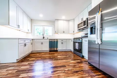 Kitchen - 1665 Highland Blvd, Hoffman Estates, IL 60169 photo 2 of 6