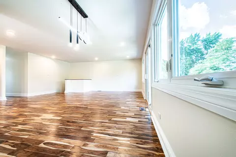Living - 1665 Highland Blvd, Hoffman Estates, IL 60169 photo 3 of 13