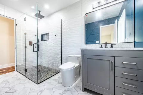 Bath - 1665 Highland Blvd, Hoffman Estates, IL 60169 photo 3 of 8
