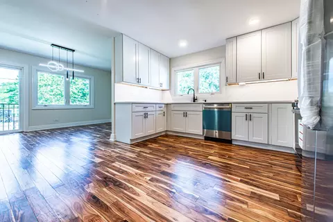 Kitchen - 1665 Highland Blvd, Hoffman Estates, IL 60169 photo 5 of 6