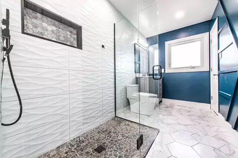 Bath - 1665 Highland Blvd, Hoffman Estates, IL 60169 photo 1 of 8