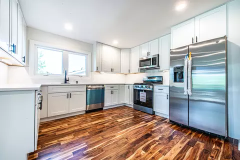 Kitchen - 1665 Highland Blvd, Hoffman Estates, IL 60169 photo 1 of 6