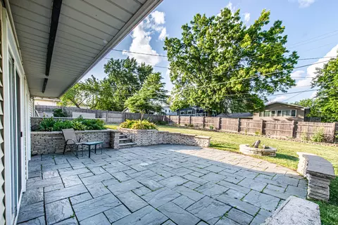 Exterior - 1665 Highland Blvd, Hoffman Estates, IL 60169 photo 8 of 11