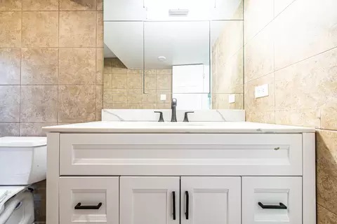 Bath - 1665 Highland Blvd, Hoffman Estates, IL 60169 photo 8 of 8