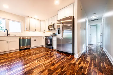 Kitchen - 1665 Highland Blvd, Hoffman Estates, IL 60169 photo 6 of 6