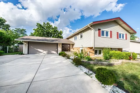 1665 Highland Blvd, Hoffman Estates, IL 60169