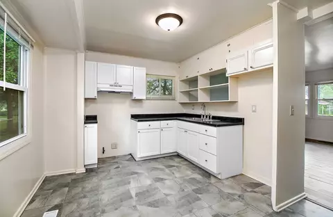 Kitchen - 294 N Taylor Ave, Kankakee, IL 60901 photo 2 of 2