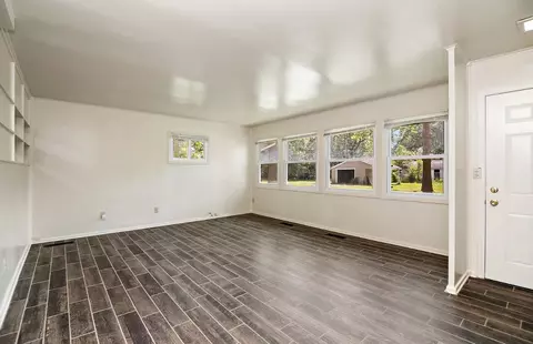 Living - 294 N Taylor Ave, Kankakee, IL 60901 photo 2 of 4