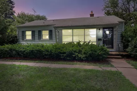 950 Pennsylvania Ave, Aurora, IL 60506