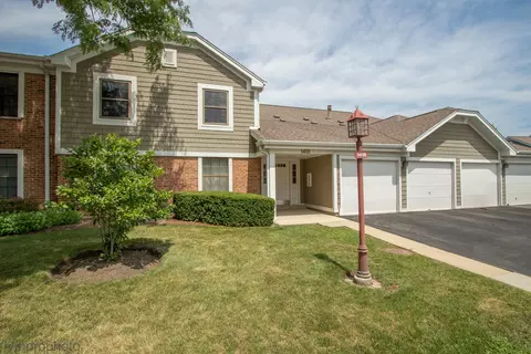 1418 Seven Pines Rd #C2, Schaumburg, IL 60193