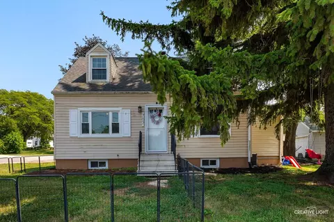 707 E 9th St, Lockport, IL 60441