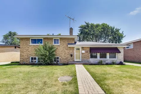 8915 N Odell Ave, Morton Grove, IL 60053