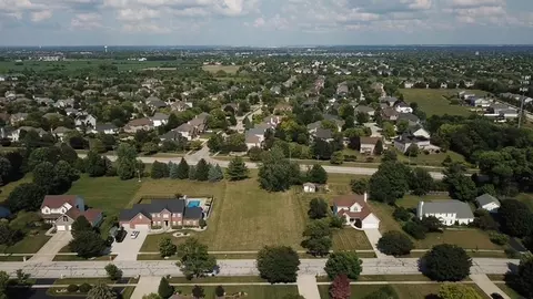 12921 Shelly Ln, Plainfield, IL 60585 photo 2