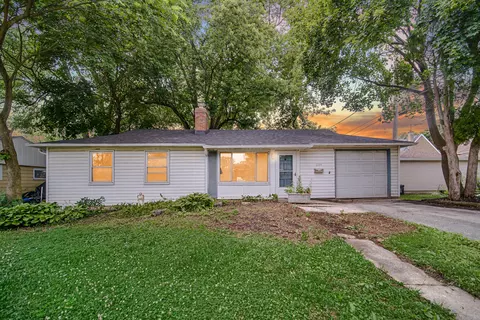 234 N Knollwood Dr, Wheaton, IL 60187