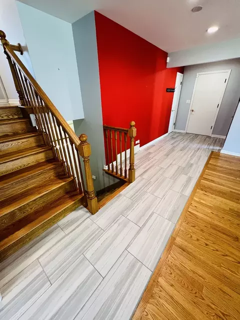Entry Way - 189 Ambleside Rd, Des Plaines, IL 60016 photo 2 of 6