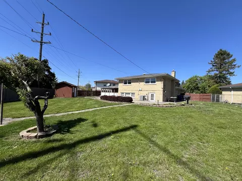 Exterior - 189 Ambleside Rd, Des Plaines, IL 60016 photo 5 of 6