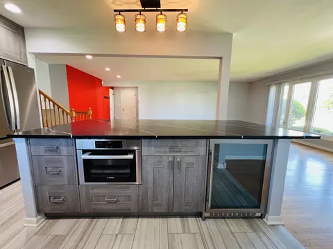 Kitchen - 189 Ambleside Rd, Des Plaines, IL 60016 photo 4 of 6
