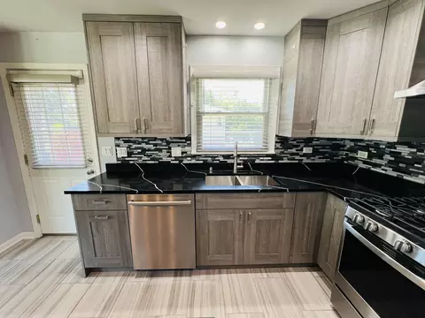 Kitchen - 189 Ambleside Rd, Des Plaines, IL 60016 photo 3 of 6