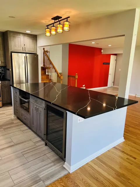 Kitchen - 189 Ambleside Rd, Des Plaines, IL 60016 photo 5 of 6