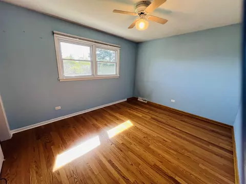 Bedroom - 189 Ambleside Rd, Des Plaines, IL 60016 photo 2 of 3