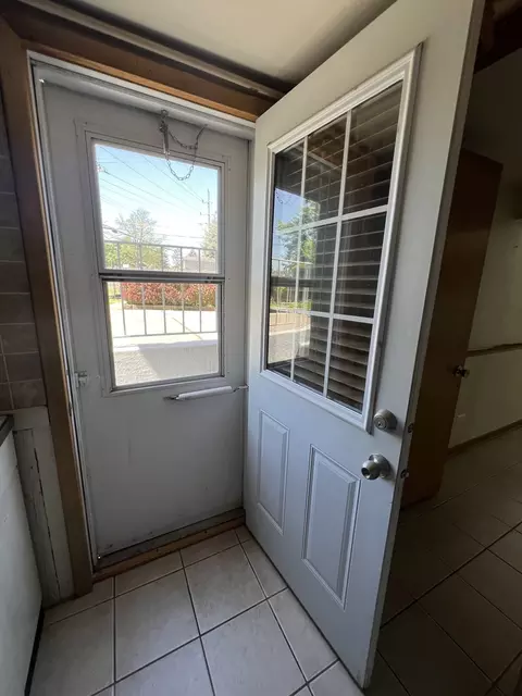 Entry Way - 189 Ambleside Rd, Des Plaines, IL 60016 photo 6 of 6