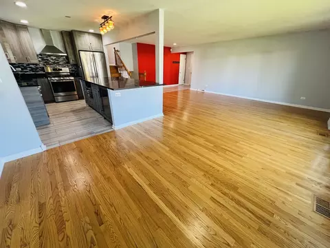 Living - 189 Ambleside Rd, Des Plaines, IL 60016 photo 3 of 5