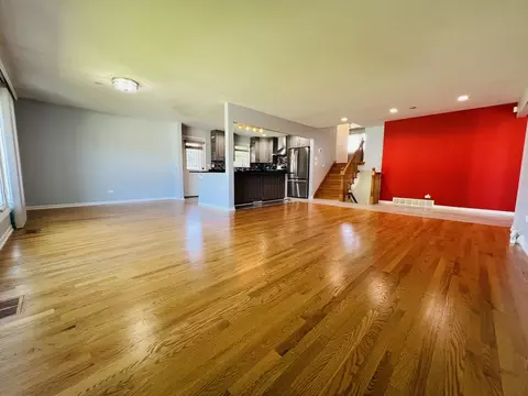Living - 189 Ambleside Rd, Des Plaines, IL 60016 photo 1 of 5