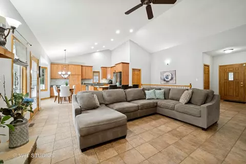 313 S Commonwealth Ave, Elgin, IL 60123 photo 4