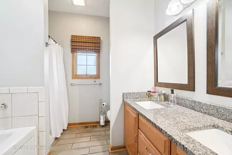 313 S Commonwealth Ave, Elgin, IL 60123 photo 10