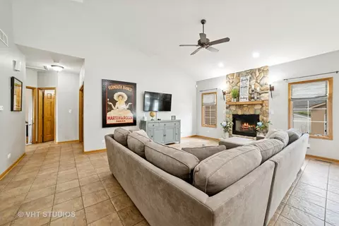 313 S Commonwealth Ave, Elgin, IL 60123 photo 5