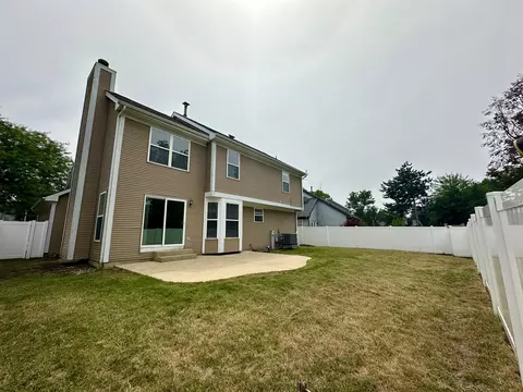 Exterior - 1098 Clover Hill Ln, Elgin, IL 60120 photo 4 of 5