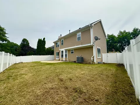 Exterior - 1098 Clover Hill Ln, Elgin, IL 60120 photo 5 of 5