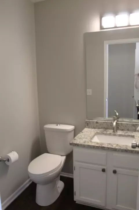 Bath - 1098 Clover Hill Ln, Elgin, IL 60120 photo 1 of 4