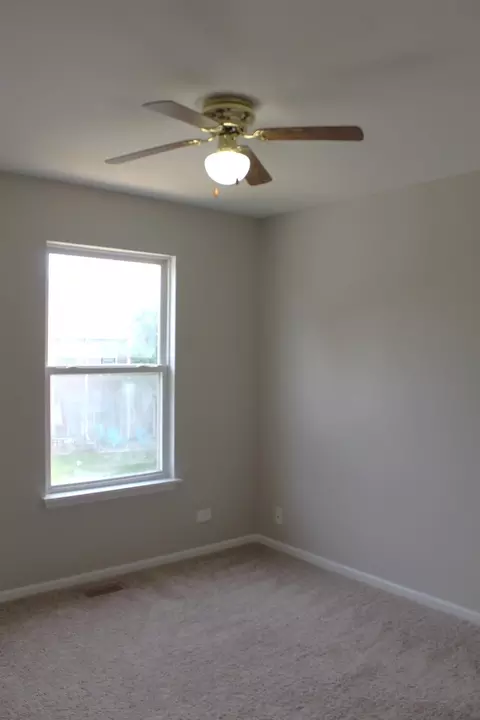 Bedroom - 1098 Clover Hill Ln, Elgin, IL 60120 photo 2 of 3