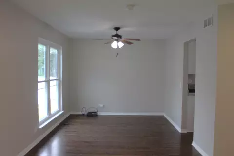 Living - 1098 Clover Hill Ln, Elgin, IL 60120 photo 2 of 4